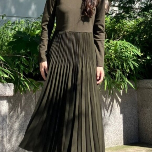 Uniqlo Olive Green Pleated Dress BNWT - Picture 2 of 6